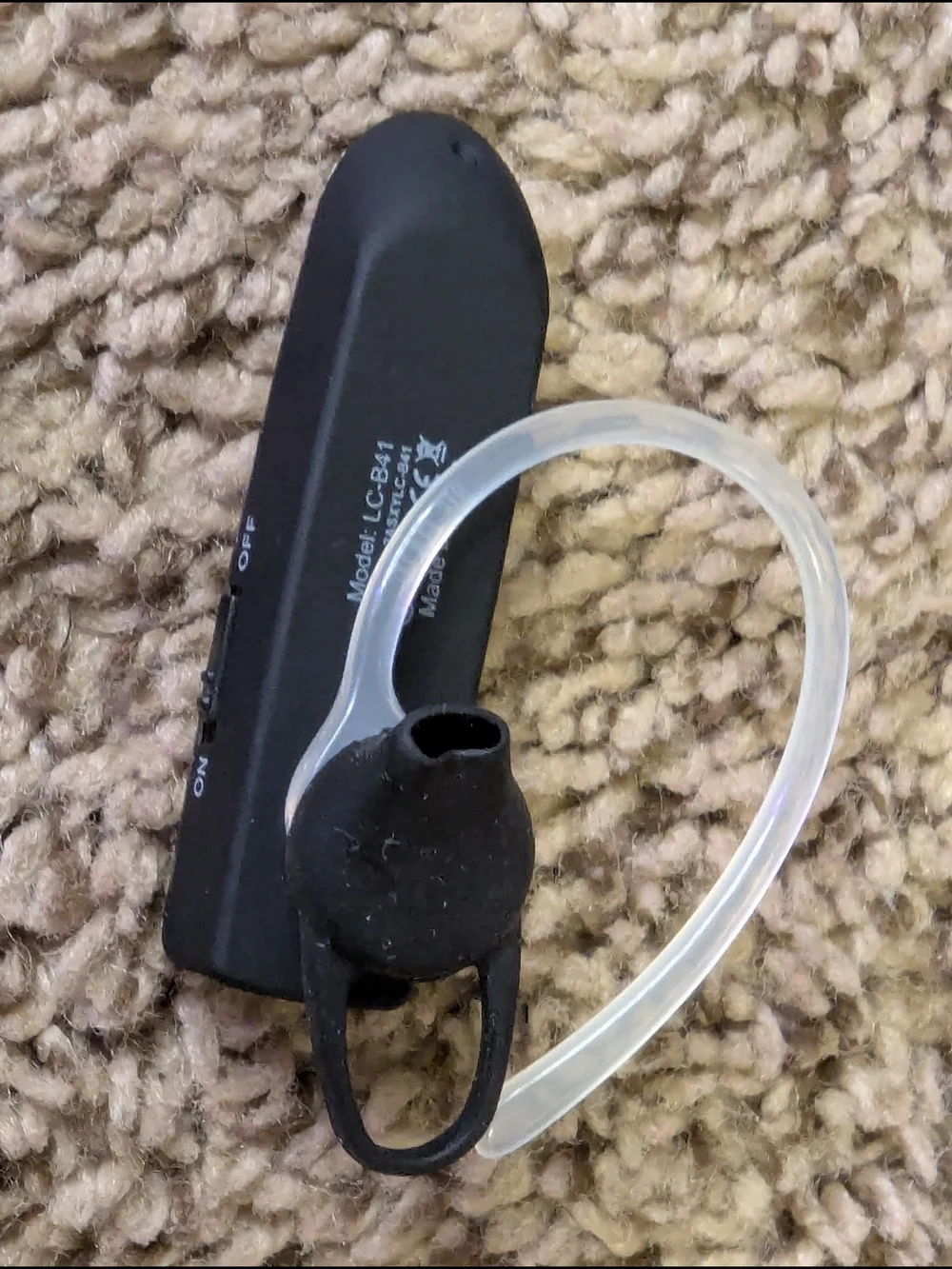 New Bee Bluetooth Headset with Carry Case - Black and Red